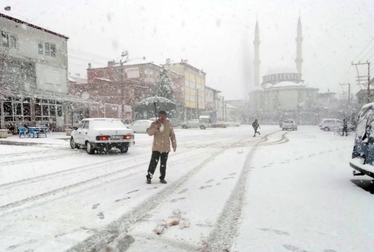 Denizli’nin Yüksek Kesimlerinde Kar Yağışı Etkili Olmaya Başladı