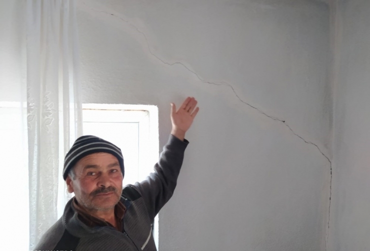 Bu Mahalle 4 Yıldır Kayıyor