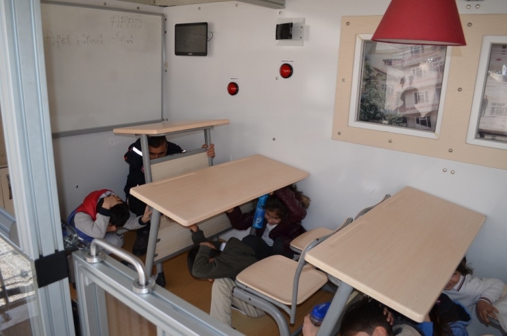 Deprem Tır’ı Didim’de Öğrencilere Eğitim Verdi