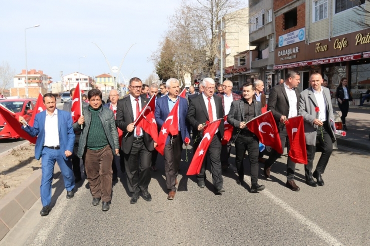 Ergene Belediye Meclisi’nden Şehitlere Dua, Atatürk Anıtına Karanfil