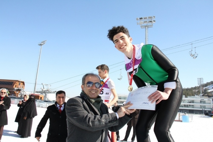 Gökyüzü Kartalları Okulları İçin Uçtu