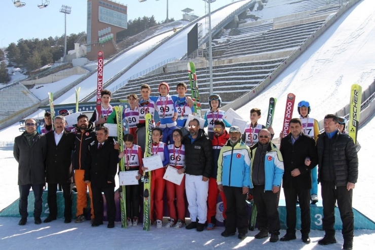 Gökyüzü Kartalları Okulları İçin Uçtu