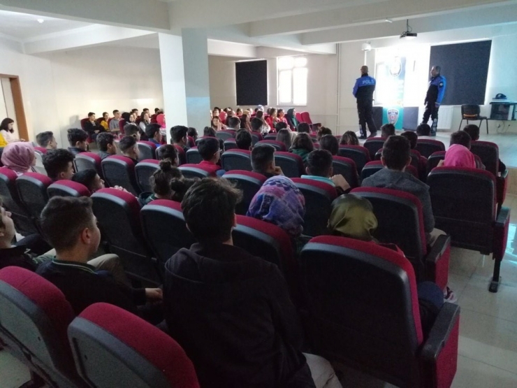 Öğrencilere Sosyal Medya Uyarısı