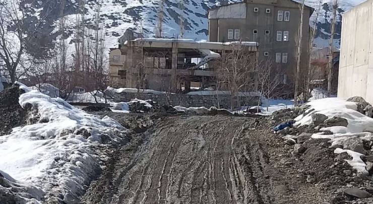 Hakkari’de Yol Onarım Çalışması