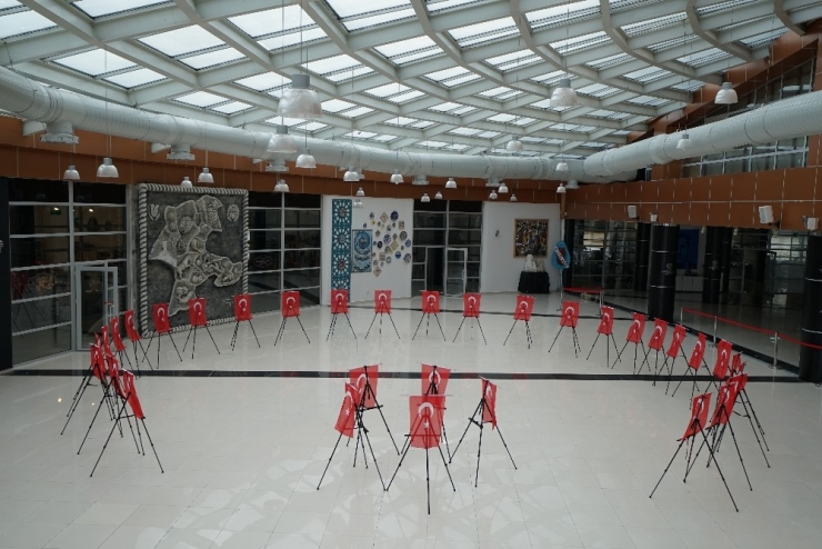 İdlib Şehitleri Anısı Bayrak Sergisi