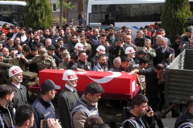 “Şehit Olmak Kalbime Doğuyor” Diyen İdlib Şehidini Son Yolculuğuna Binler Uğurladı