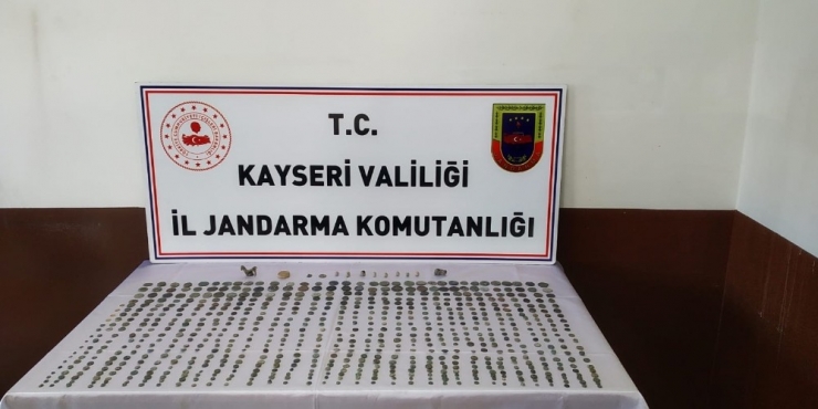 Jandarmanın Arama Yaptığı Evde 711 Adet Tarihi Eser Ele Geçirildi