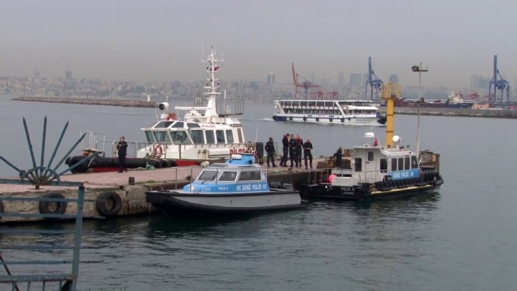 Kadıköy’de Denizde Erkek Cesedi Bulundu
