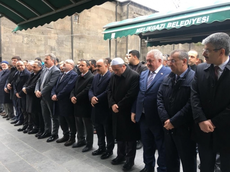Kayseri İl Müftüsü Şahin Güven Babasını Cenaze Namazını Kıldırdı