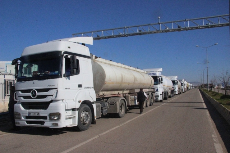 Suriye’deki Birliklere Tankerlerle Akaryakıt Gönderildi