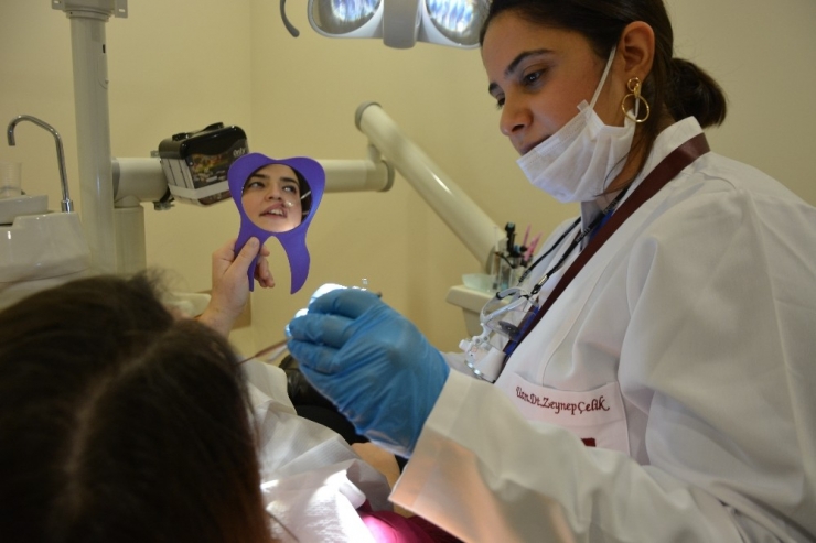 Gülüş Tasarımı İle Daha Genç Görünebilirsiniz