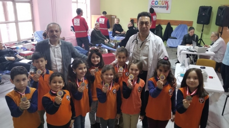 Öğrenci Veli Ve Yakınlarından Kan Bağışı