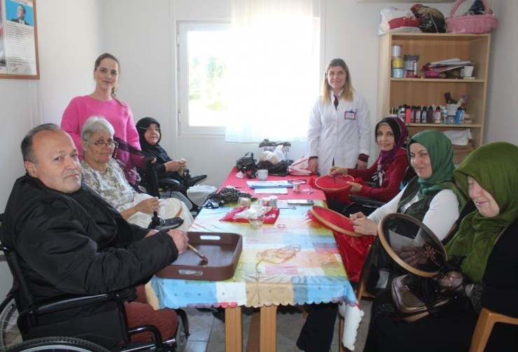 Engellilerin El Emekleri Yurt Dışında Satılıyor