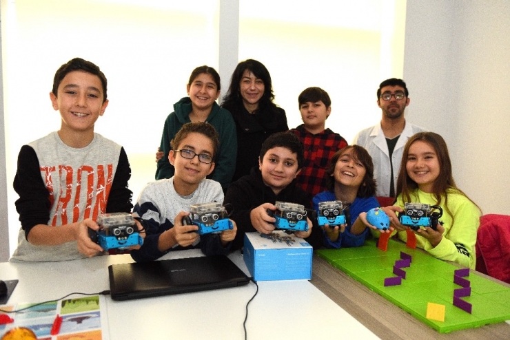 Küçük Mucitlerin Büyük Yolculuğu