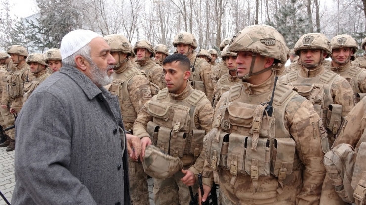 Mehmetçik ’Bahar Kalkanı Harekatı’na Uğurlandı