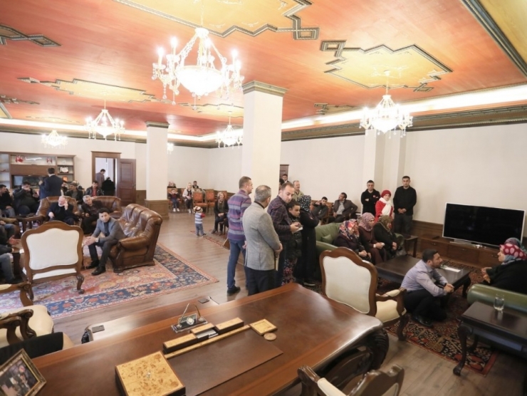 Başkan Arı, Halk Günü Buluşmalarında Vatandaşlarla Bir Araya Geldi