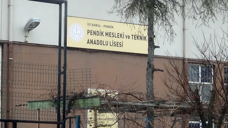 Pendik’te Lise Öğrencileri İle Gençlerin Kavgası Kanlı Bitti: 3 Yaralı