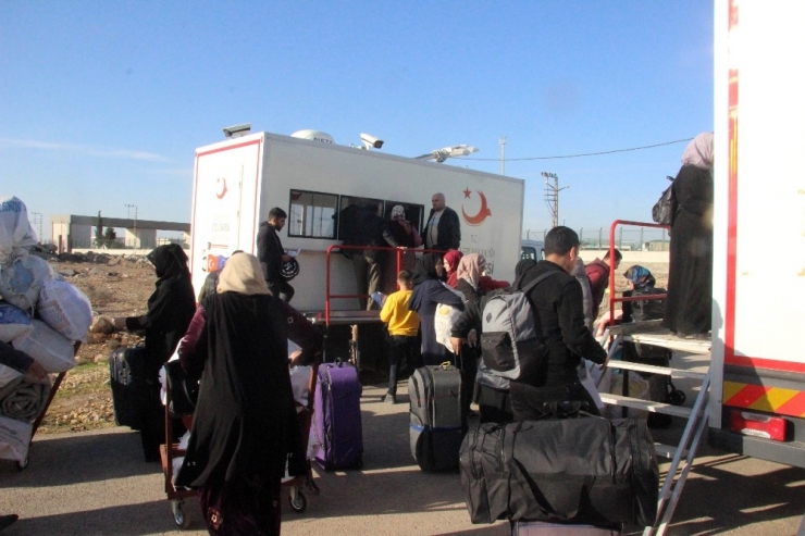 Suriyeliler, Üç Ayları Yakınlarıyla Geçirmek İçin Ülkelerine Gidiyor