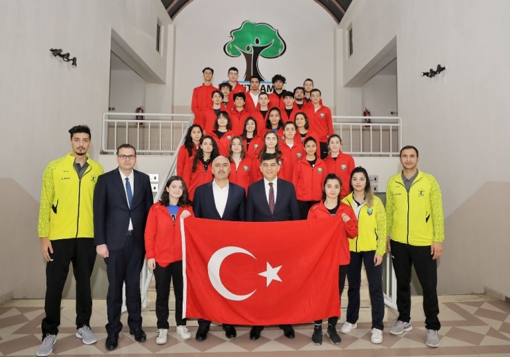 Başkan Fadıloğlu Şampiyonlarla Buluştu