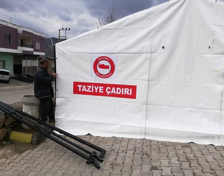 Belediye Başkanı Vatandaşlar İçin Çadır Ve Sandalye Aldı