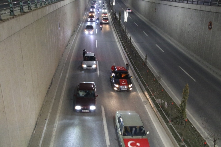 Elazığ’da 100 Araçlık Konvoyla Mehmetçiğe Destek