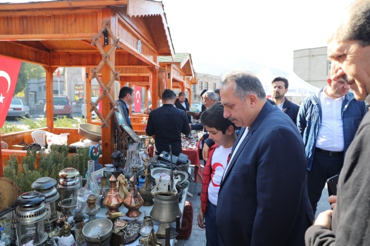 Bu Pazar Antika Pazarı