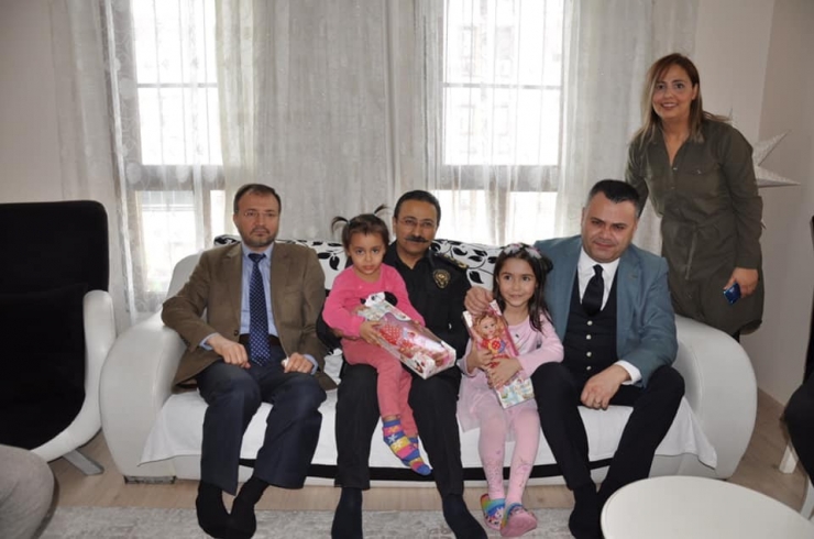 Kaymakam Otcu, Yaralı Yüzbaşıyı Ziyaret Etti