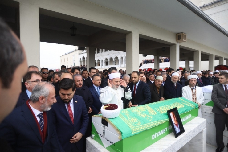 Kazada Hayatını Kaybeden Ünlü Hafız Ve Eşi Son Yolculuğuna Uğurlandı