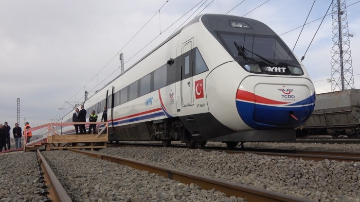 Ulaştırma Bakanı Turhan, Ankara-sivas Yht Hattında İlk Test Sürüşünü Yaptı