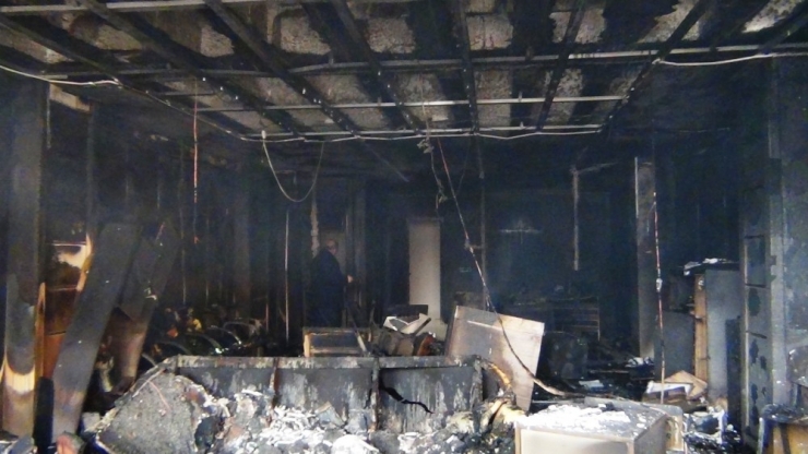 Erciş’te Yangın, 8 İş Yeri Hasar Gördü