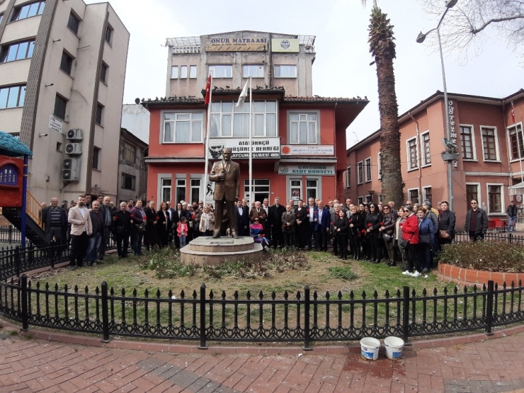 Şehitler İçin Saygı Duruşu