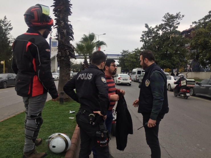 Dengesini Kaybedip Motosikletten Düşen Sürücü Yaralandı