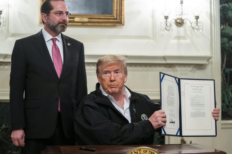 Trump ‘Korona’ İle Mücadele İçin 8.3 Milyar Dolarlık Bütçeyi İmzaladı