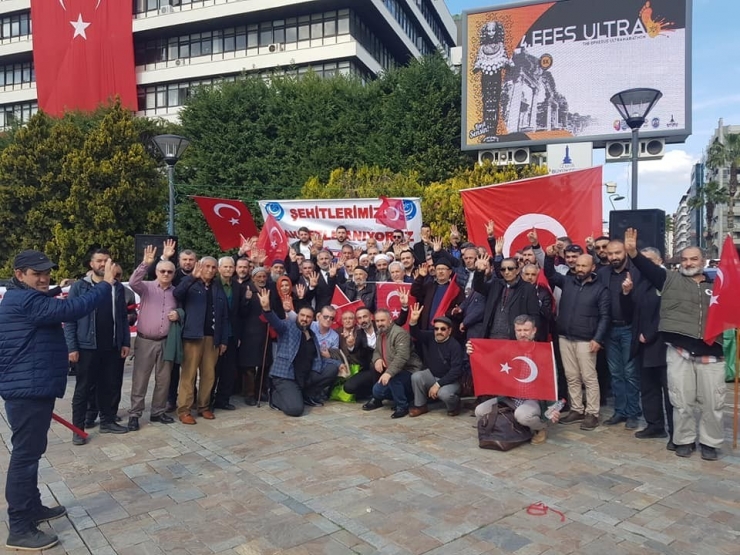 İzmir’de Şehitler Anıldı