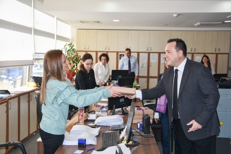 Başkan Dutlulu’dan Personeline Kadınlar Günü Kutlaması