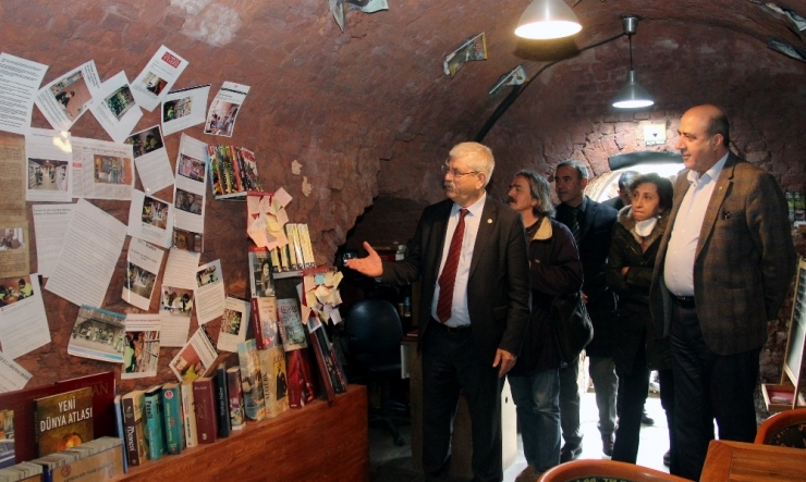 Kani Beko İşçi Kütüphanesinin Konuğu Oldu