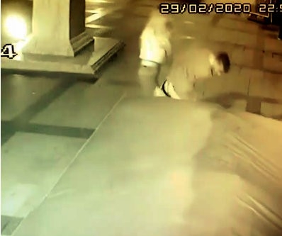 Sokak Ortasında Kadından Erkeğe Şiddet