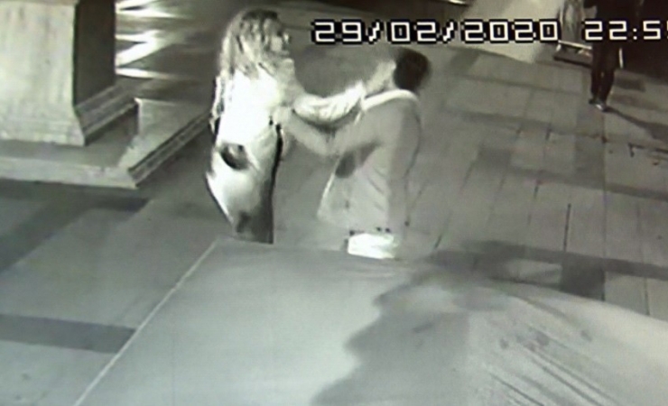 Kadının Erkeğe Şiddeti Çevredekileri Şoke Etti