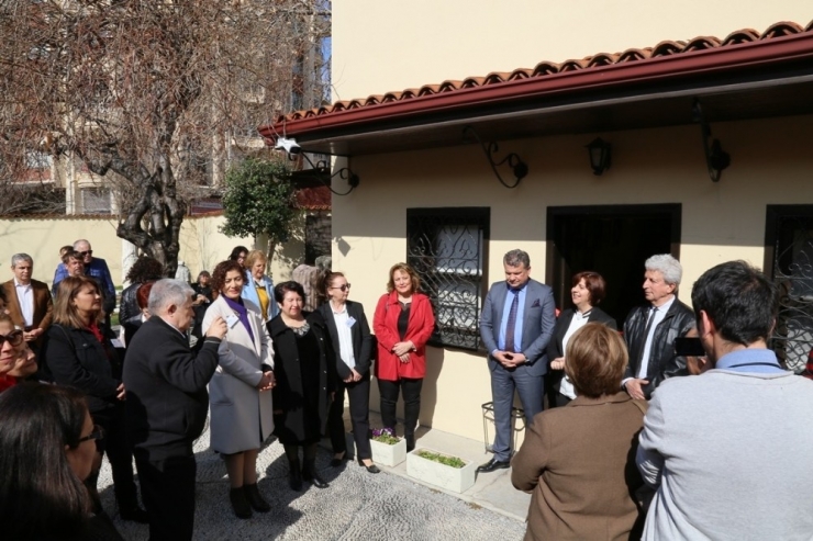 Resimlerle Emekçi Kadınları Anlattılar