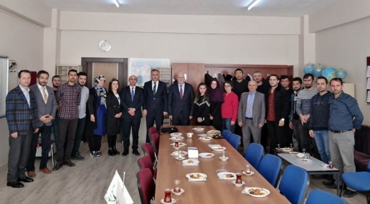 Başkan Pekmezci 15 Temmuz İmam Hatip Ortaokulu’nu Ziyaret Etti