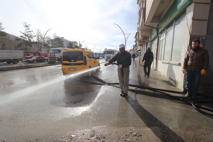 Bayburt’ta Cadde Ve Sokaklar Tazyikli Suyla Yıkanıyor