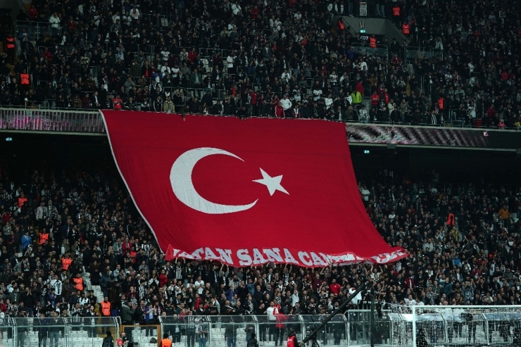 Beşiktaş Taraftarından Mehmetçiğe Destek