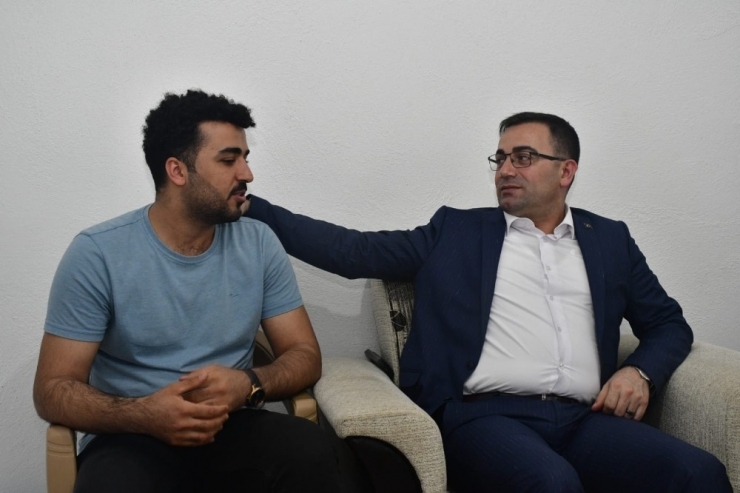 Başkan, Üniversitelilerin Çay Davetini Geri Çevirmedi