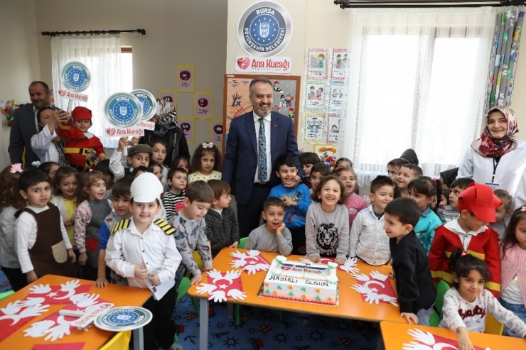 Gelecek ‘Ana Kucağı’nda Şekilleniyor