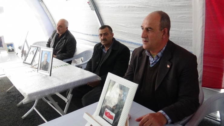 Hdp Önündeki Ailelerin Evlat Nöbeti 186’ncı Gününde