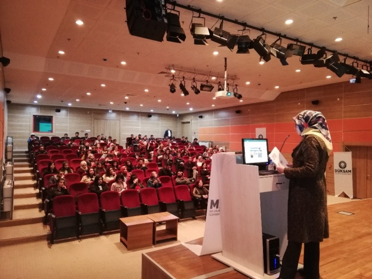 Dü’de 8 Mart Dünya Kadınlar Günü Kutlandı