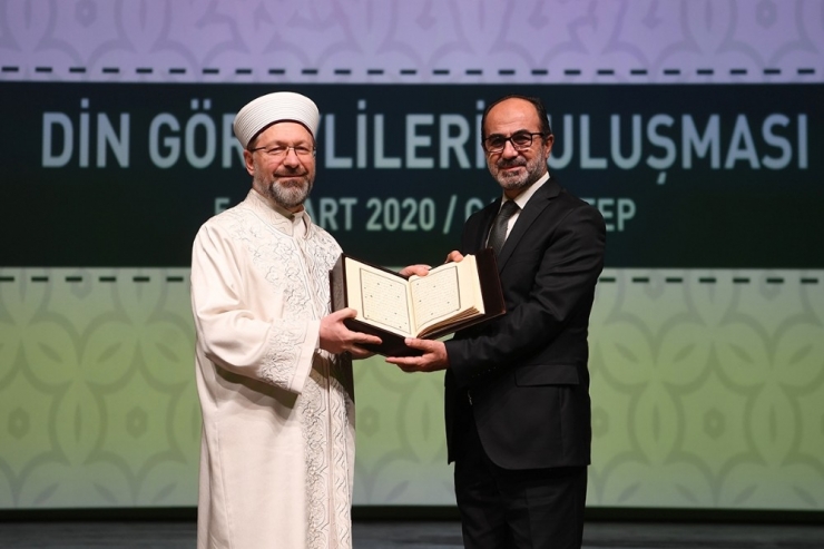 Diyanet İşleri Başkanı Erbaş: “İslam’a Ve İnsanlığa Hizmet İçin Çalışmak, Onurlu Bir Görevdir”