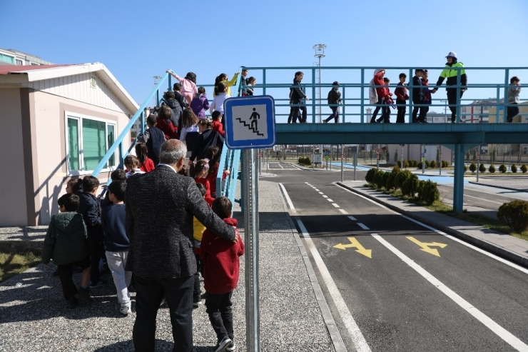 Trafik Eğitim Parkında Çocuklara Trafik Eğitimi Verildi