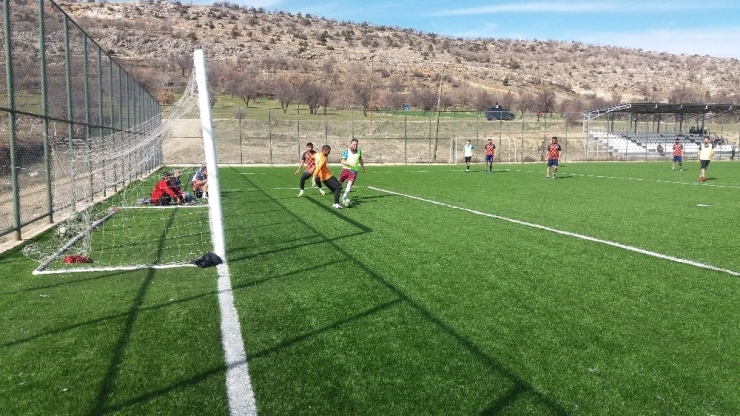 Dicle Gençlikspor Oyuncuları, Kaymakam Ve Emniyet Personeli İle Karşılaştı