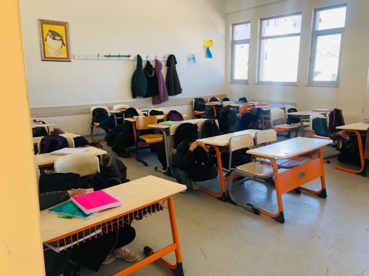 Dicle’de Öğrencilere Yönelik Deprem Ve Yangın Tatbikatı